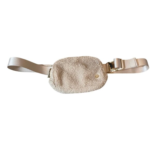 Lululemon Fleece Belt Bag Cream White Sherpa Crossbody - Picture 1 of 3